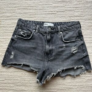 ZARA Distressed Black Washed Denim Cut Off
High Rise Womens Jean Shorts Size 6